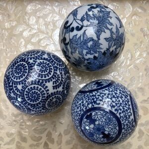 Asian-inspired Blue and White Decorative Ceramic Balls. NWT❣️